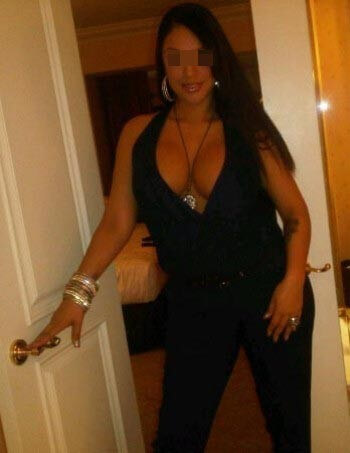 Suceuse veut une très grosse pine à pomper à Cayenne Suceuse veut une très grosse pine à pomper à Cayenne