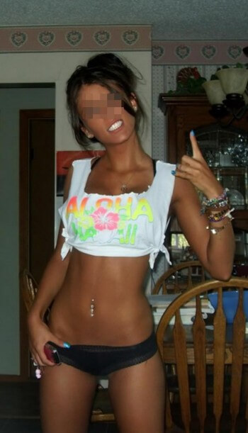 Bonne chiennasse pour une pipe gratuite sur Créteil Bonne chiennasse pour une pipe gratuite sur Créteil