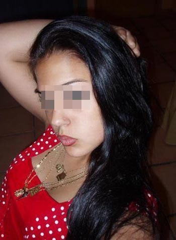 Belle petite cochonne à La Rochelle aimant les plans baise Belle petite cochonne à La Rochelle aimant les plans baise