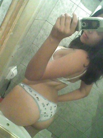 Algérienne coquine pour godage et baise à Rouen