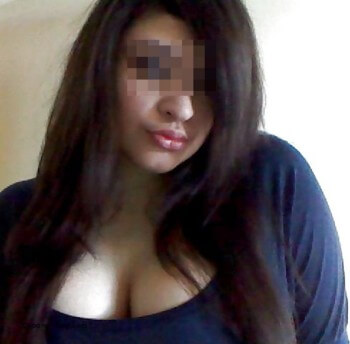 Belle femme chaude qui aime faire des gateries