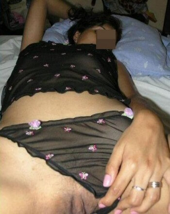 Femme arabe salope voulant une pine circoncise à sucer sur Les Abymes