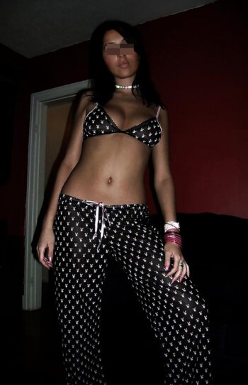 Beurette Marocaine sur Corbeil-Essonnes recherche un black bien monté