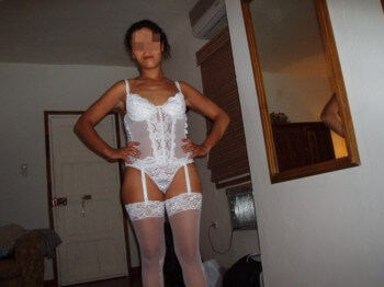 Petite gourmande veut sucer des queues rasées à Poissy Petite gourmande veut sucer des queues rasées à Poissy