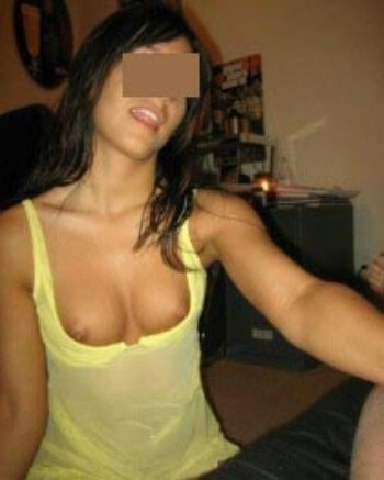 Algérienne salope sur Rouen pour une pipe en gorge profonde Algérienne salope sur Rouen pour une pipe en gorge profonde