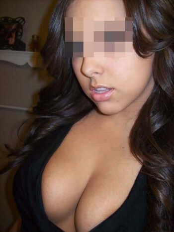 Fille arabe vicieuse recherchant un bel arabe sur Vaulx-en-Velin avec qui s'amuser Fille arabe vicieuse recherchant un bel arabe sur Vaulx-en-Velin avec qui s'amuser