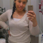 Femme tr&egrave;s coquine qui aime les plans fellation