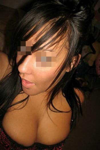 Jolie petite salope cherche un homme branché sexe à Dijon avec qui baiser